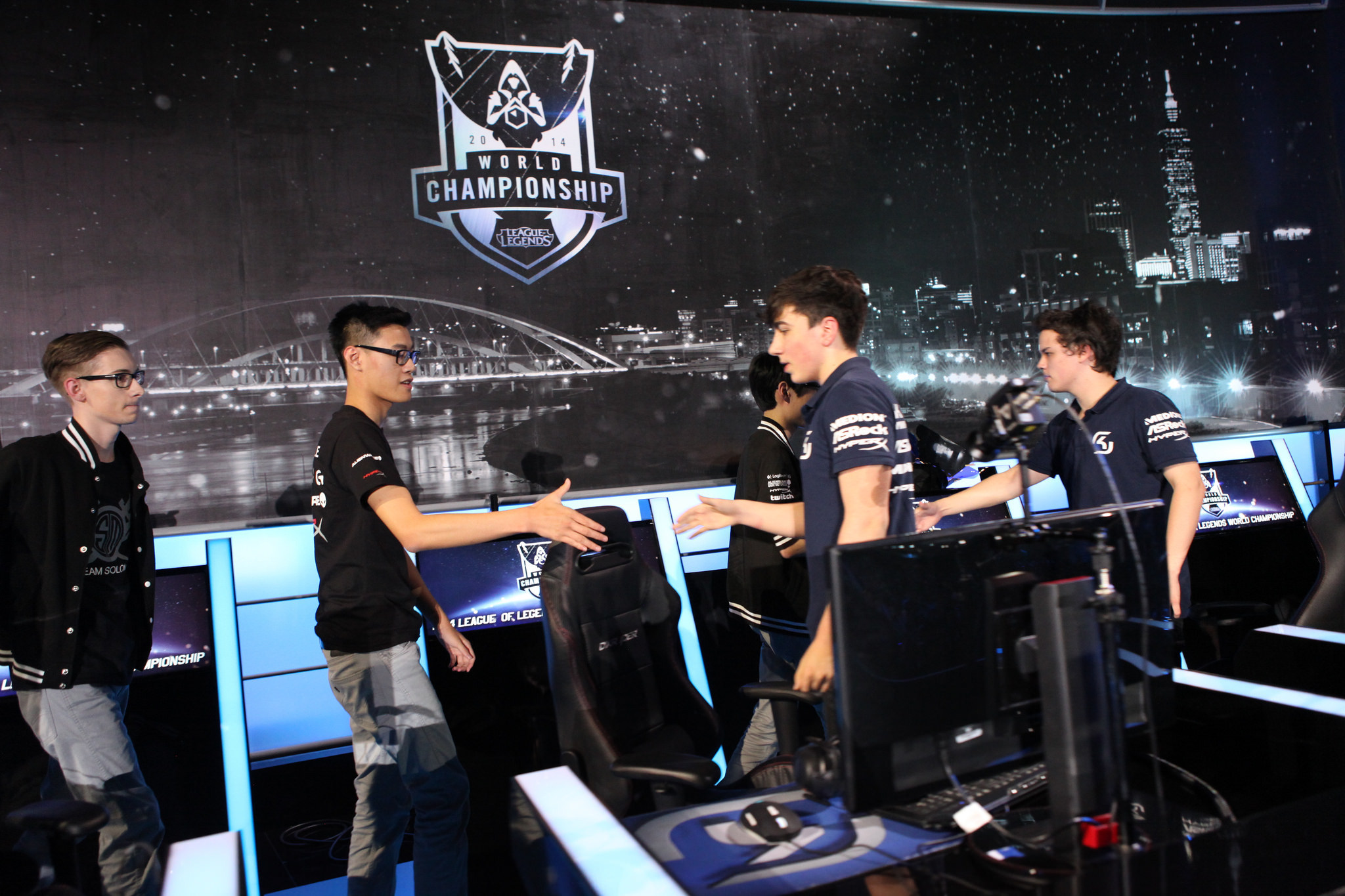 LPL世界赛陪练阵容揭晓：世界冠军教练领衔涅槃组，强化战术演练备战